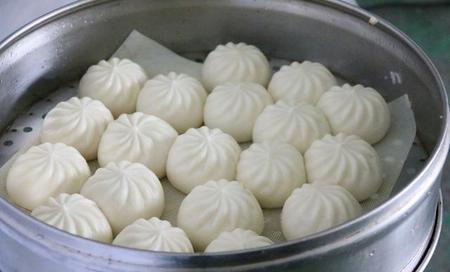 怎样才能让蒸包子时不粘蒸布(包子为什么粘在蒸笼布上)