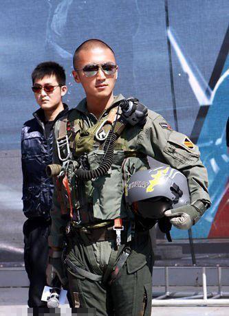 军人平头发型图片男