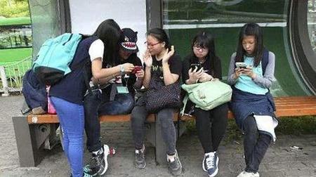中学生孩子叛逆家长如何教育(初中生的孩子叛逆家长应该怎么做)