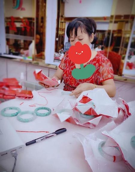 几十块的玉镯是真的吗(几百块的和田玉手镯是真的吗)