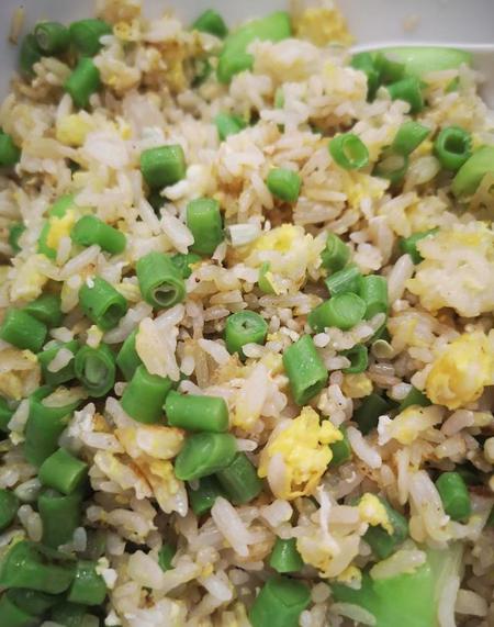 炒米饭是先炒米还是先炒蛋(鸡蛋炒玉米粒的做法窍门)